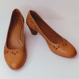Clarks heels Size 11